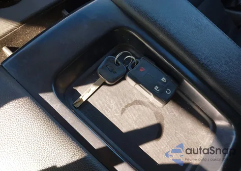 2017 Chevrolet Silverado 1500 2Lt из США, поврежденный, VIN 1GCUKREC7HF135598